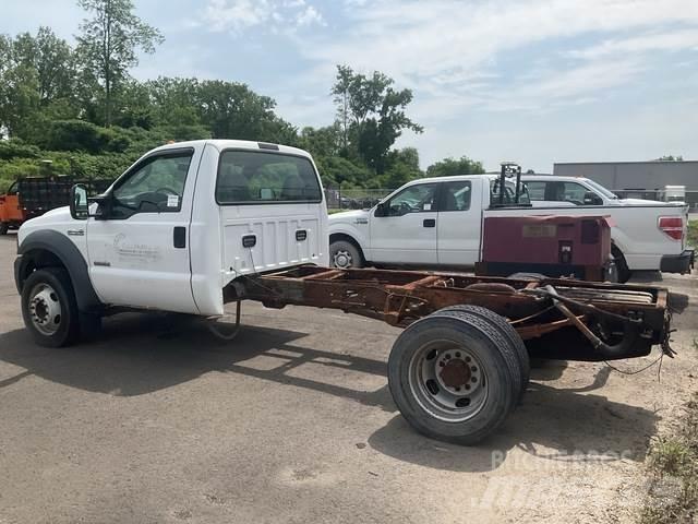 Ford F450 駕駛室與內部