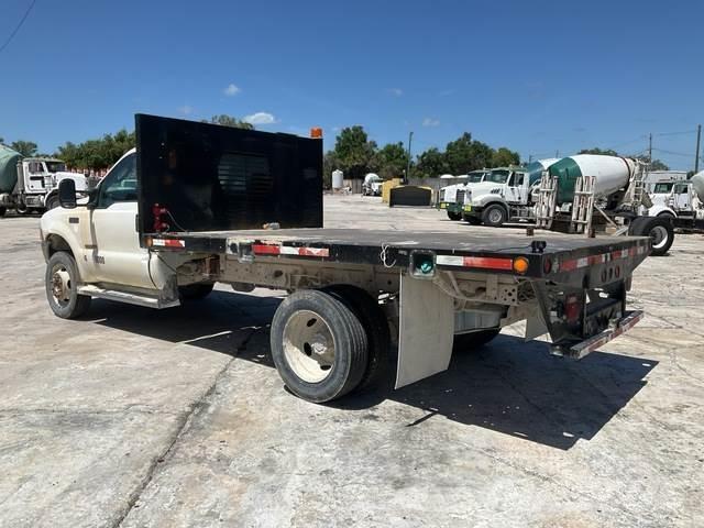 Ford F550 平板式/側卸式卡車