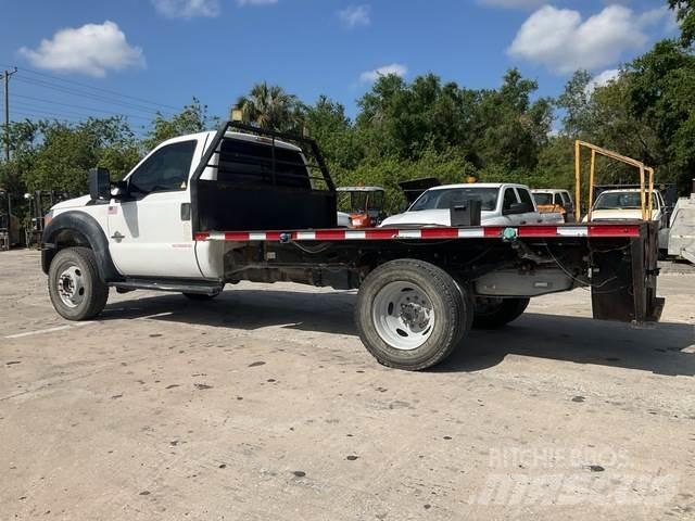 Ford F550 平板式/側卸式卡車