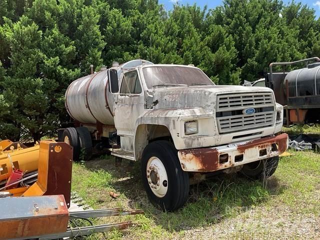 Ford F700 運油車