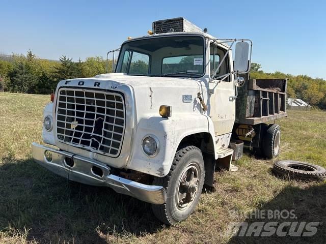 Ford F7000 傾卸式卡車