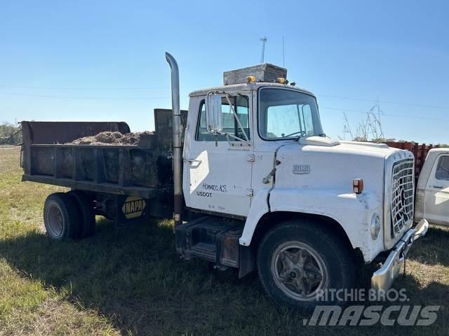 Ford F7000 傾卸式卡車
