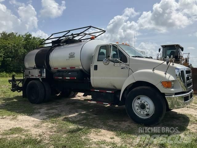 Ford F750 混凝土車