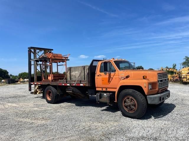 Ford F800 都市/通用型車輛
