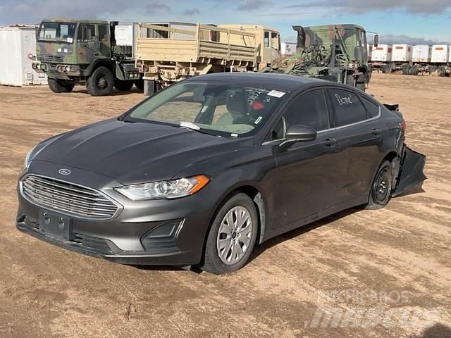 Ford Fusion S 汽車
