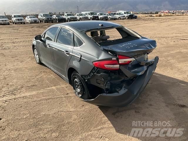Ford Fusion S 汽車