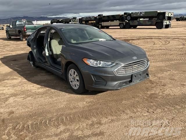Ford Fusion S 汽車