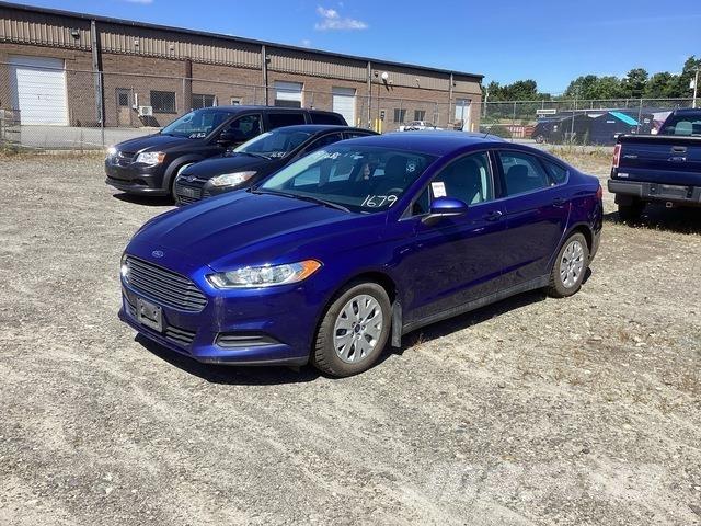 Ford Fusion S 汽車