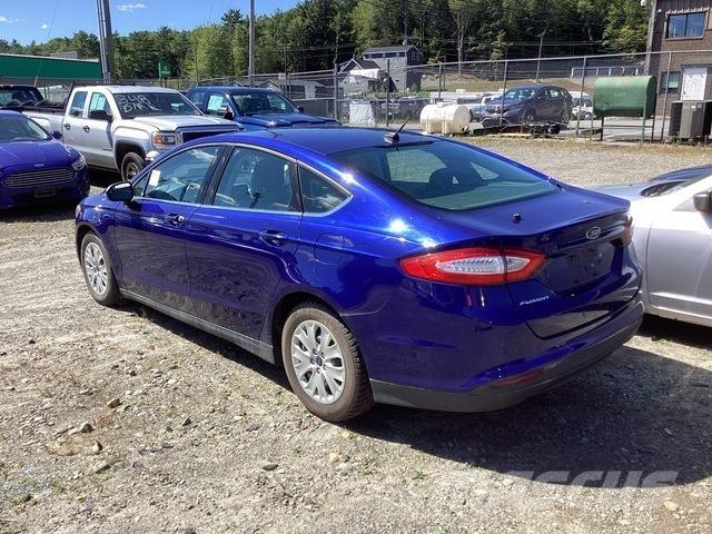 Ford Fusion S 汽車