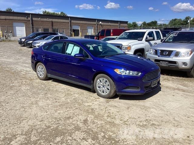 Ford Fusion S 汽車