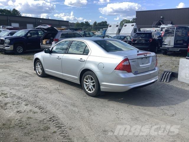 Ford Fusion S 汽車