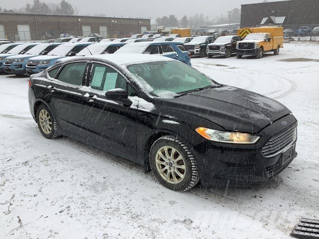 Ford Fusion S 汽車