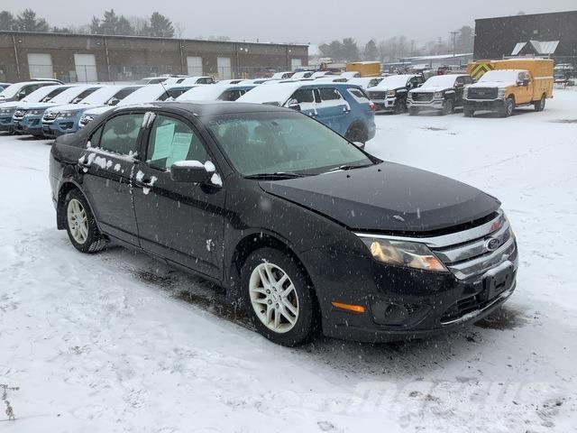 Ford Fusion S 汽車