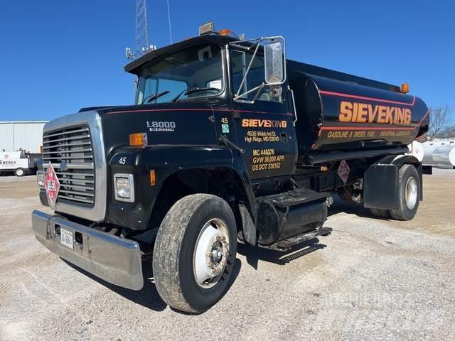 Ford L8000 運油車