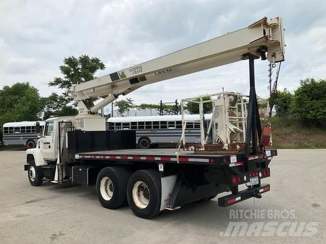 Ford L8000 其他貨車