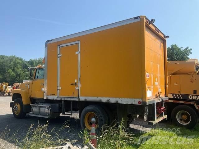 Ford L8000 都市/通用型車輛