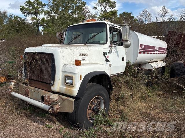 Ford L8000 水車