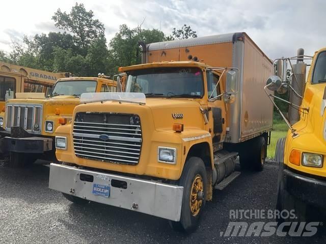Ford L8000F 貨箱式卡車