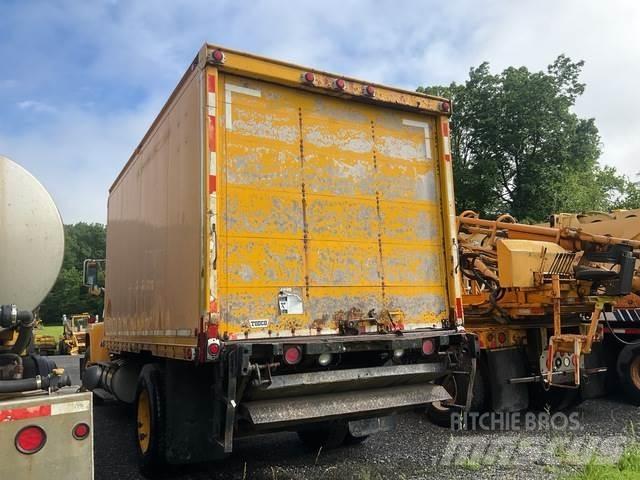 Ford L8000F 貨箱式卡車