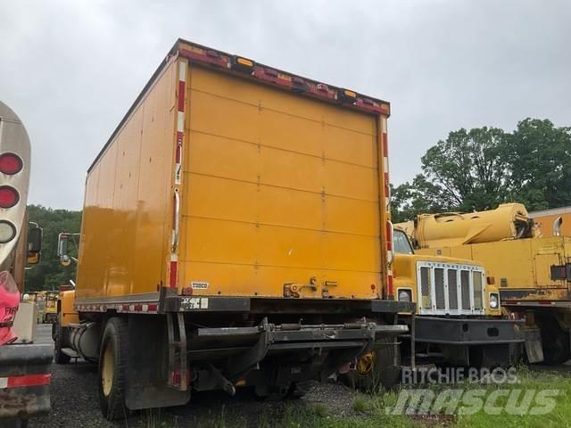Ford L8000F 貨箱式卡車