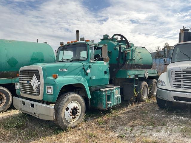 Ford L9000 水車