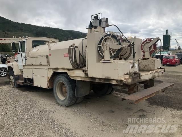 Ford LN8000 運油車