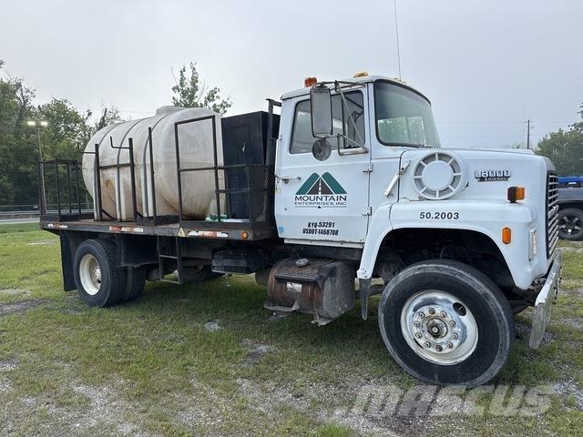 Ford LNT8000 運油車