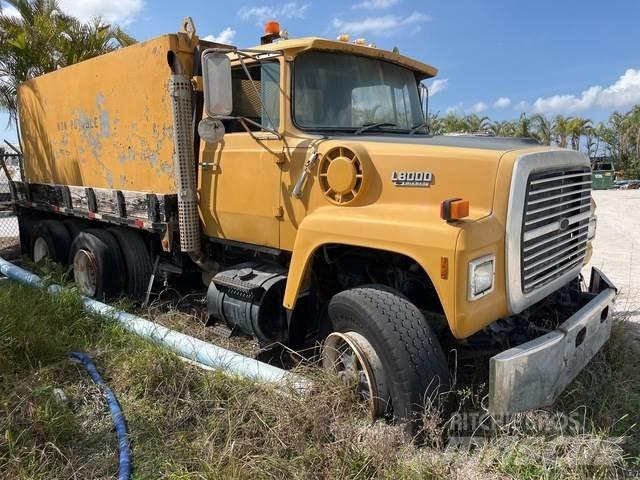 Ford LT8000 水車