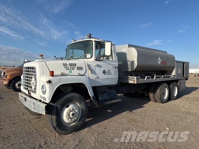 Ford LT8000 運油車