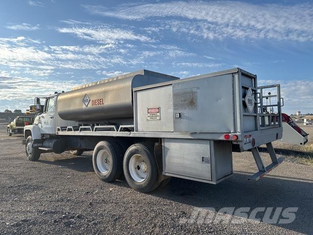 Ford LT8000 運油車