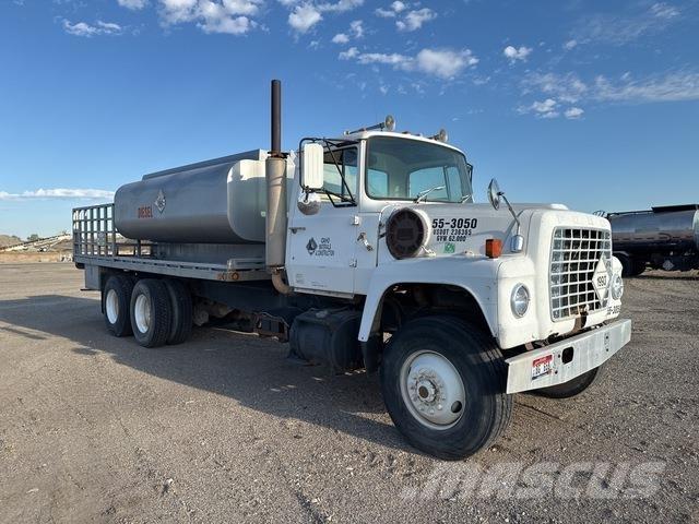 Ford LT8000 運油車