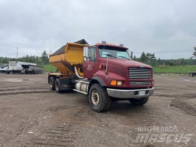 Ford LTS 9000 刮雪板和犁