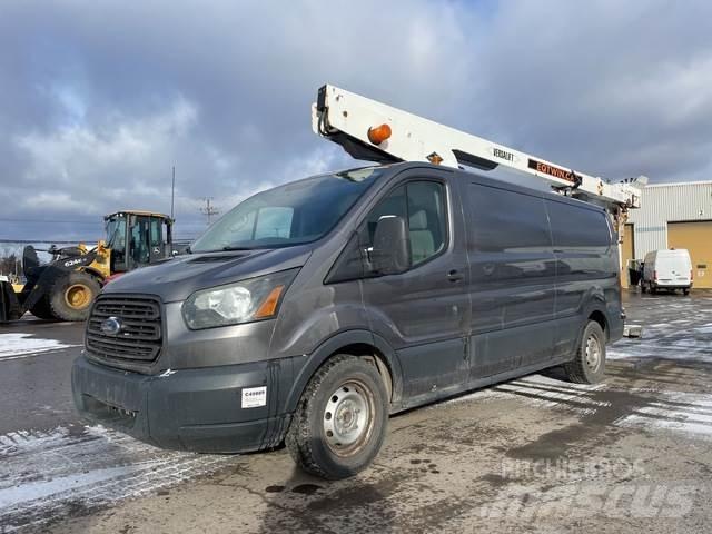 Ford T350 卡車裝載高空作業車