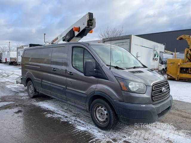 Ford T350 卡車裝載高空作業車