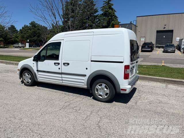 Ford Transit 廂式貨物運輸車