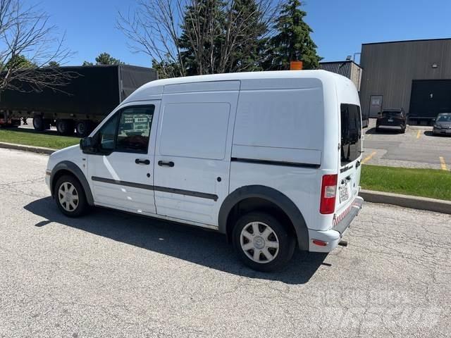Ford Transit 廂式貨物運輸車