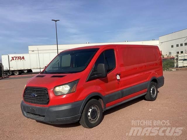 Ford Transit 廂式貨物運輸車