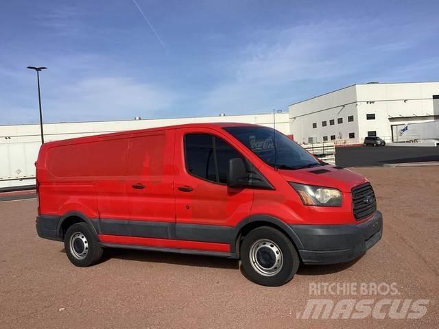 Ford Transit 廂式貨物運輸車