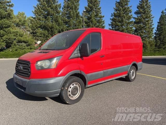 Ford Transit 廂式貨物運輸車