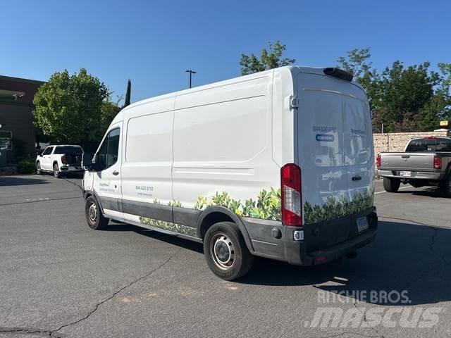 Ford Transit 廂式貨物運輸車