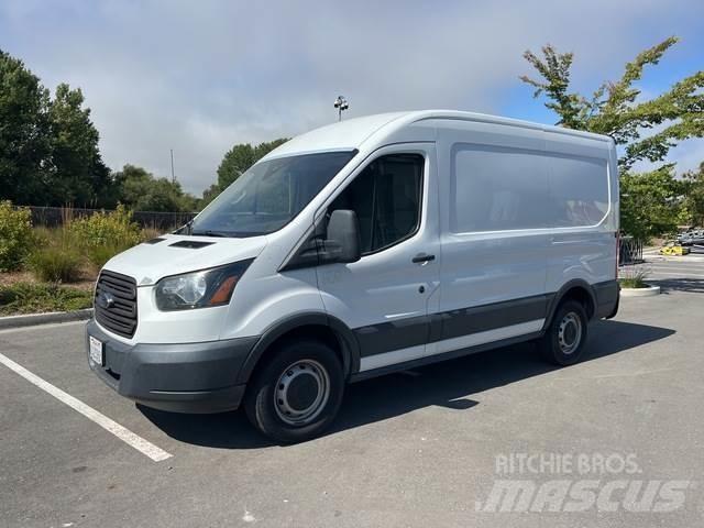 Ford Transit 廂式貨物運輸車