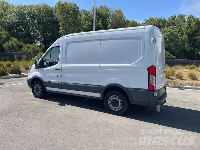 Ford Transit 廂式貨物運輸車