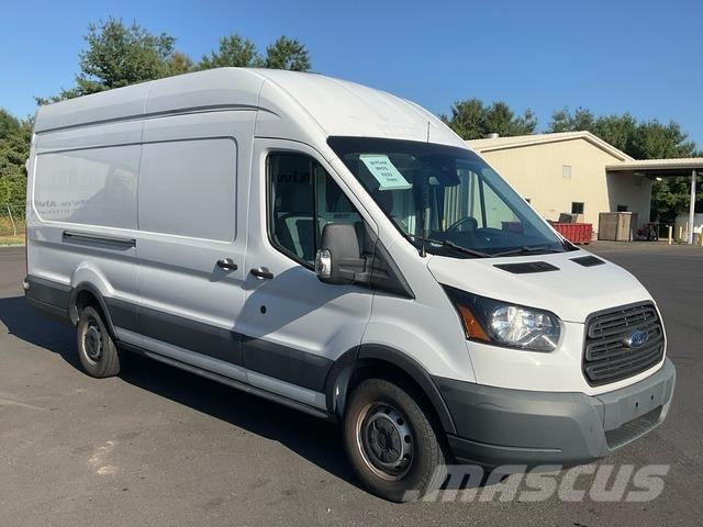 Ford Transit 貨箱式卡車