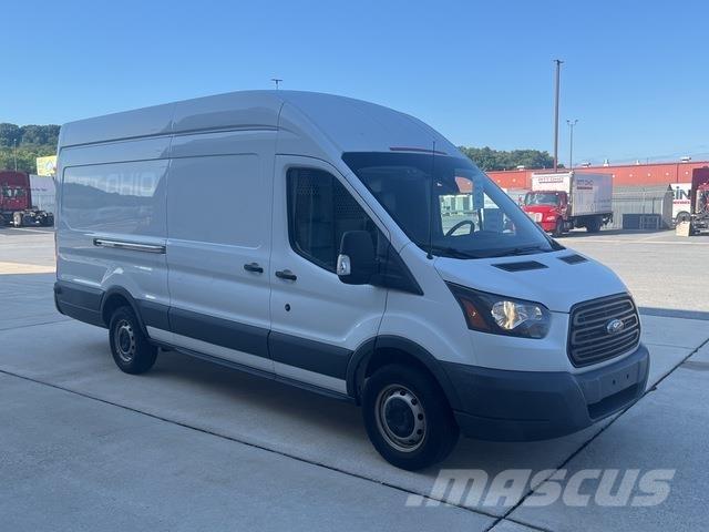 Ford Transit 貨箱式卡車