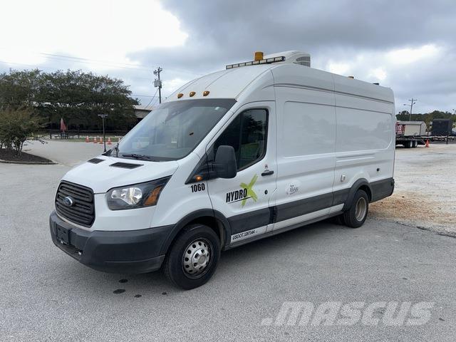Ford Transit 廂式貨物運輸車