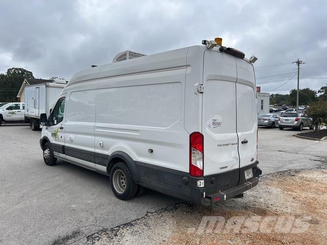 Ford Transit 廂式貨物運輸車