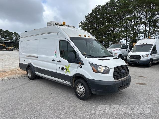 Ford Transit 廂式貨物運輸車