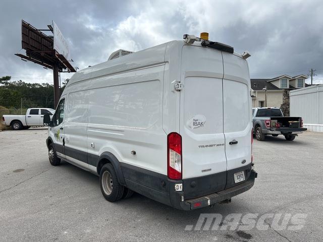 Ford Transit 廂式貨物運輸車