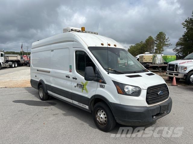 Ford Transit 廂式貨物運輸車