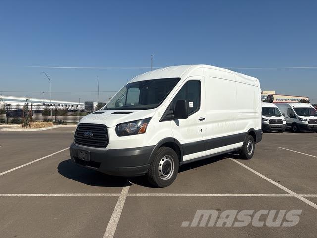 Ford Transit 廂式貨物運輸車